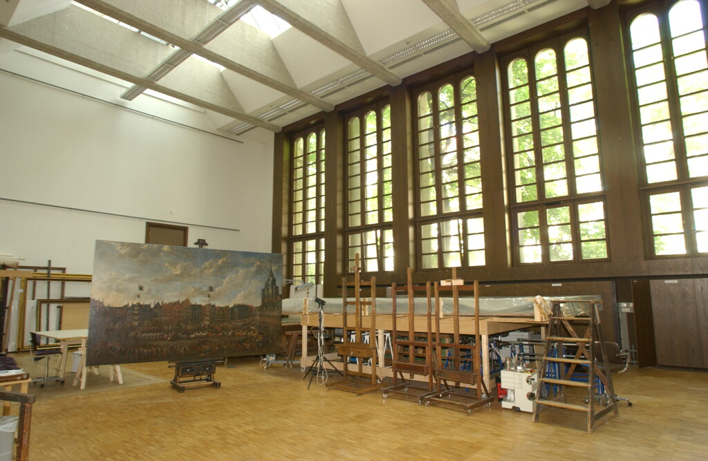  The great restoration studio in the Neue Pinakothek