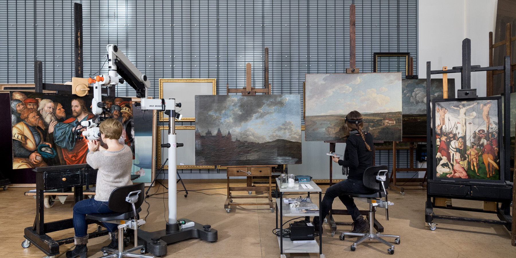 Large restoration studio at the Neue Pinakothek