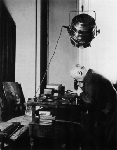 Walter Gräff, Selbstportrait in seiner "Untersuchungsstelle", um 1933